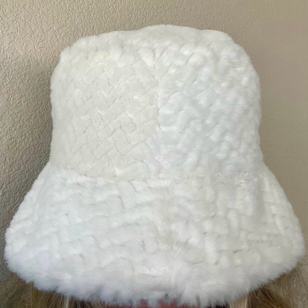 Faux Fur White Winter Bucket Hat with Inner Drawstring